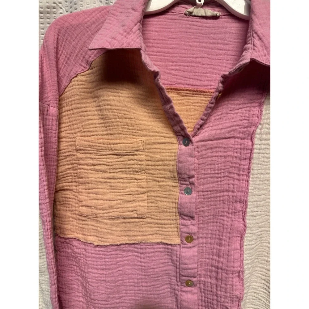 New In‎ Women's SZ S Pink Orange White Gauzy Colorblock Botton Up Raw Hem Rayon
